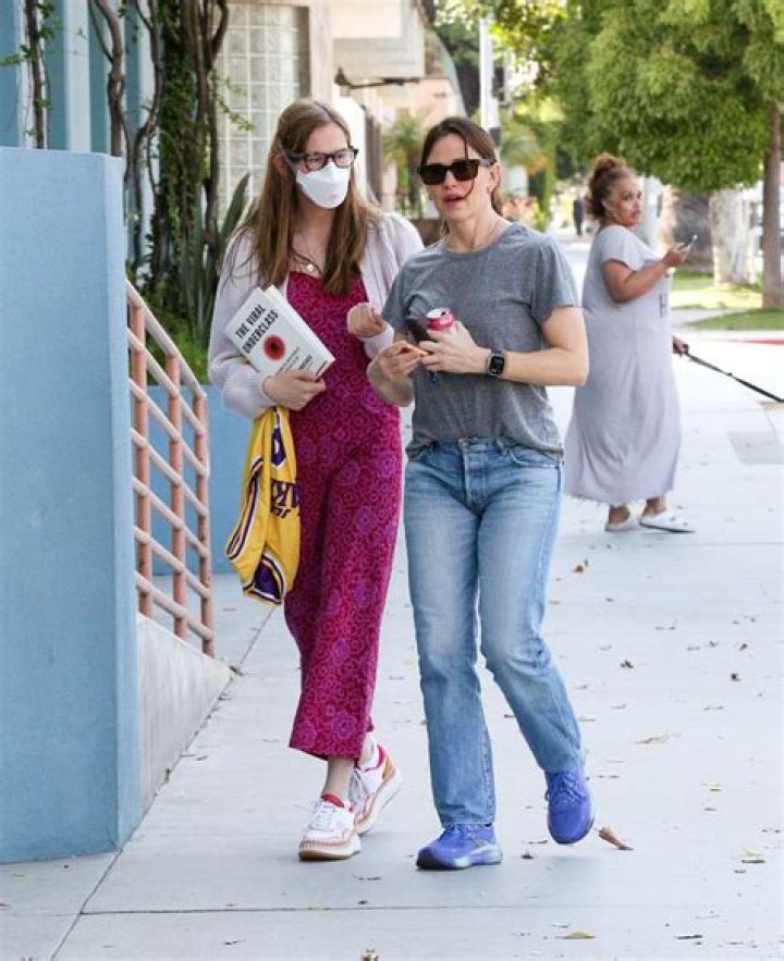 Ben Affleck Reunites With Jennifer Garner & Kids For Halloween Fun After Admitting To Relapse