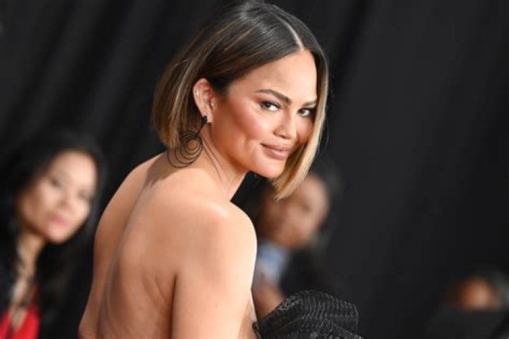 Chrissy Teigen Rocks Lingerie & A Blazer In Sexy Mirror Selfies At Dinner: Photo