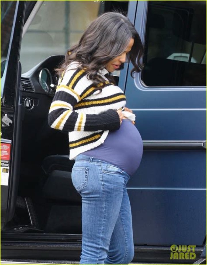 Christina Milian Shows Off Massive Baby Bump Next To Daughter Violet – Hollywood Life