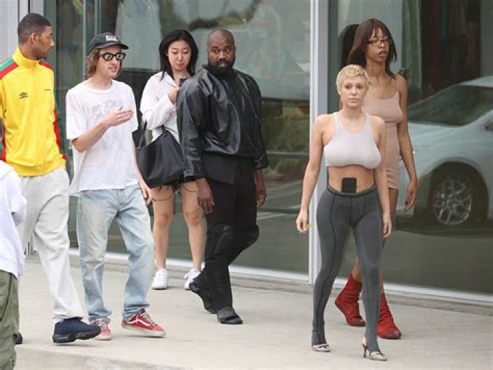 Kanye West & Model Julia Fox Spotted On Dinner Date: Photos – Hollywood Life