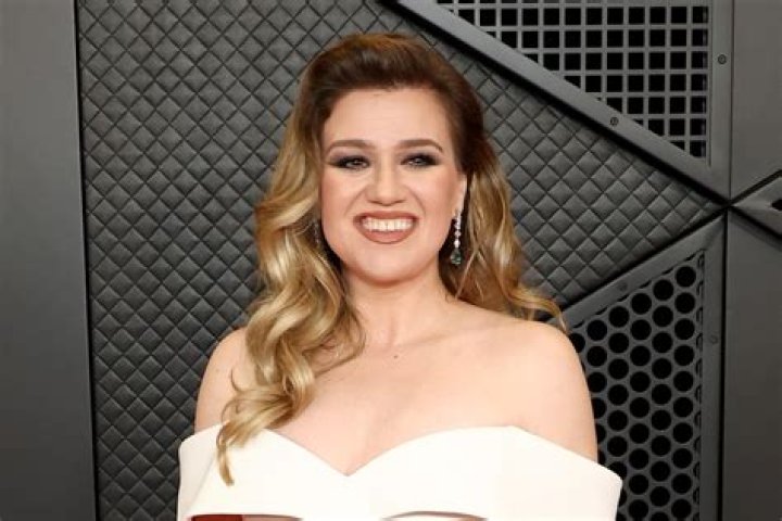 Kelly Clarkson Is Feeling ‘Amazing’ As She Celebrates Divorce Win With Girls’ Trip To Las Vegas