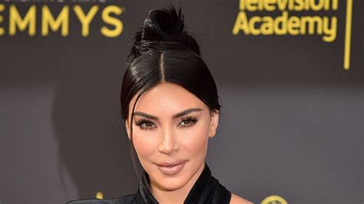 Kim Kardashian Has Face Psoriasis In Makeup-Free Selfie — See Pic – Hollywood Life