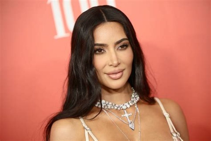 Kim Kardashian’s Strapless Black Bikini In Hot Tub: Photo – Hollywood Life