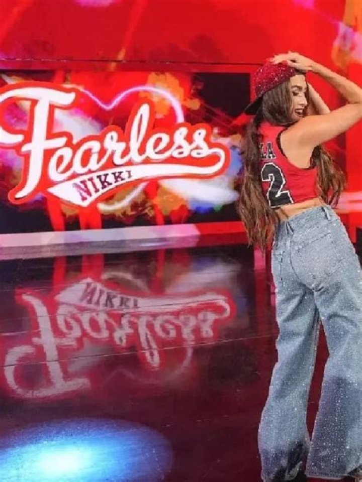 Nikki Bella Rocks Crop Top For Workout: Photo – Hollywood Life