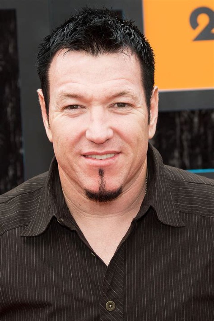 Photos Of The Smash Mouth Singer – Hollywood Life