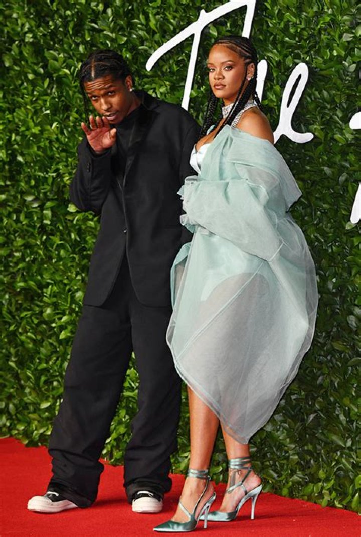 Rihanna & A$AP Rocky Get Cozy On Barbados Vacation — Photos – Hollywood Life