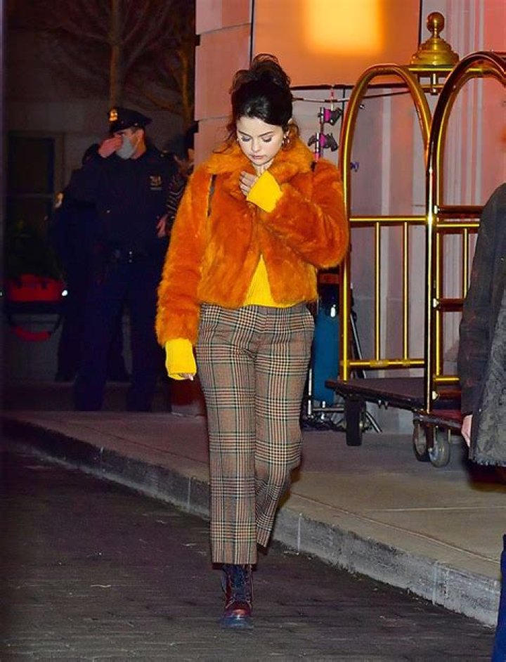 Teddy Coats: Selena Gomez, Kim Kardashian & 10 More Stars Bundled Up In The Cozy Jacket